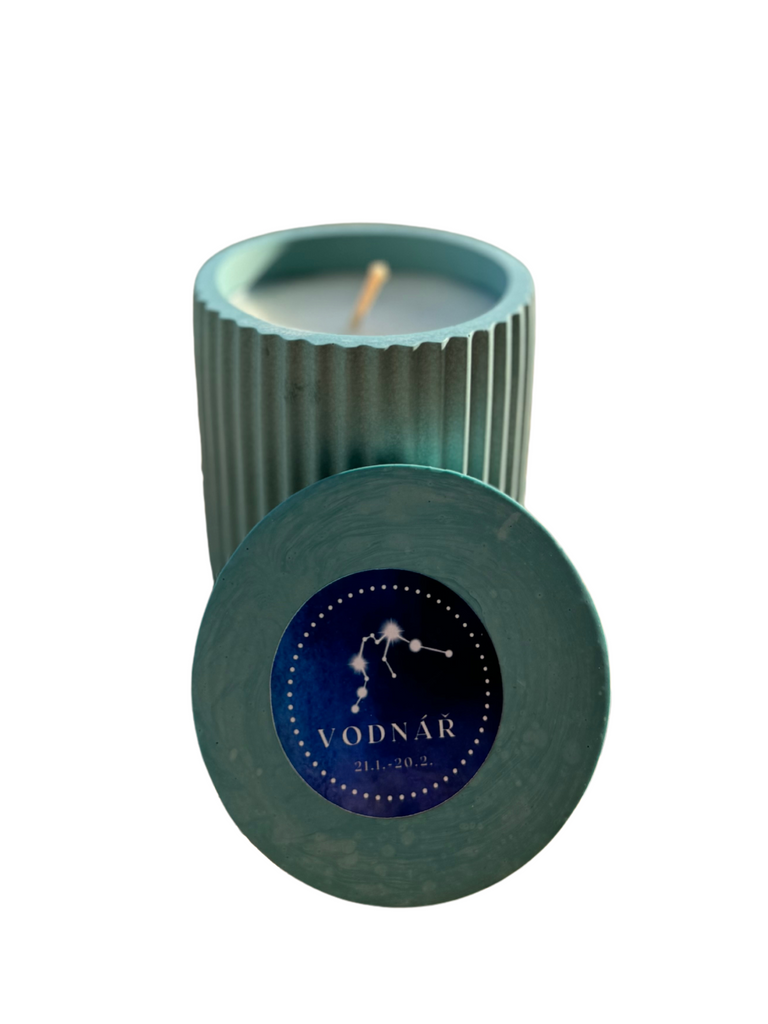 Handmade candle with the Aquarius zodiac sign, turquoise in color, made from soy wax