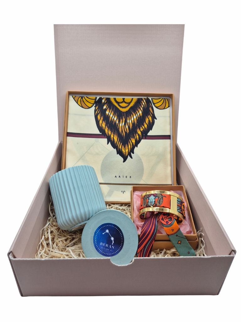 Maxi gift box Aries with soya candle, silk scave aries and bracelet with silk ribbon